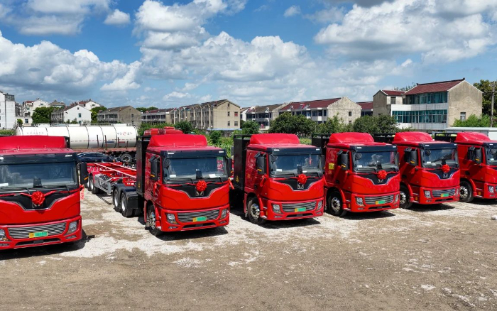 绿色物流再提速，徐工新能源牵引车批量入港！