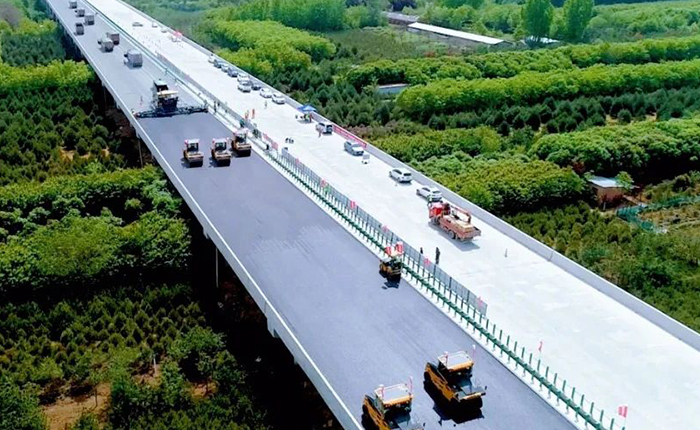 徐工XD135TC解决西安绕城高速施工难题