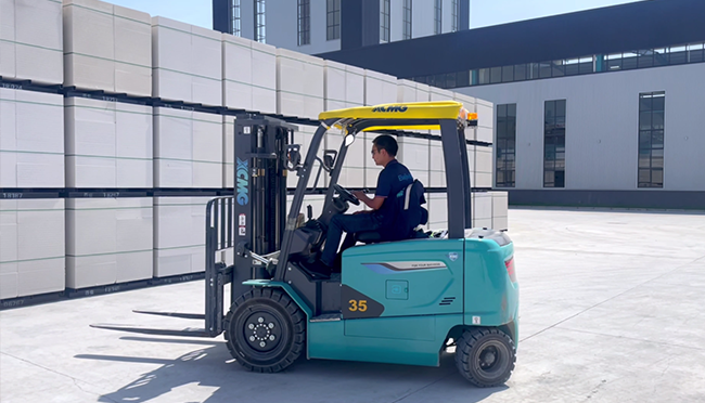 【客户证言】与“锂”同行，绿动未来！徐工电动叉车圈粉客户